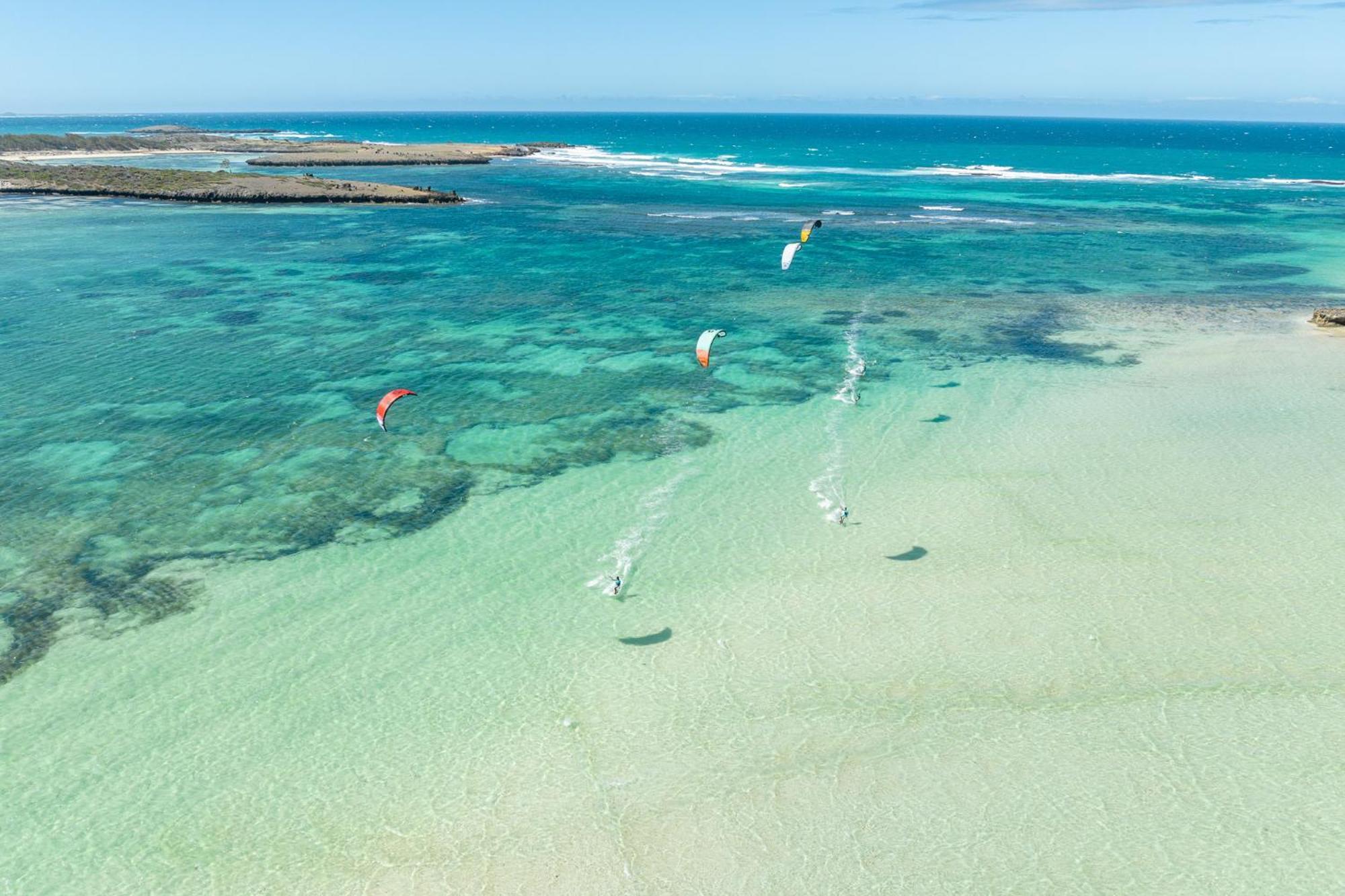 Ocean Lodge Kite & Windsurf Antsiranana Exterior foto